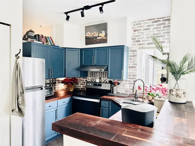 $399,000 | 12012 Northeast 204th Place, Unit C203, Bothell, WA 98011