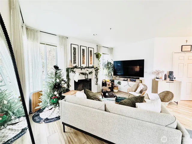 $399,000 | 12012 Northeast 204th Place, Unit C203, Bothell, WA 98011