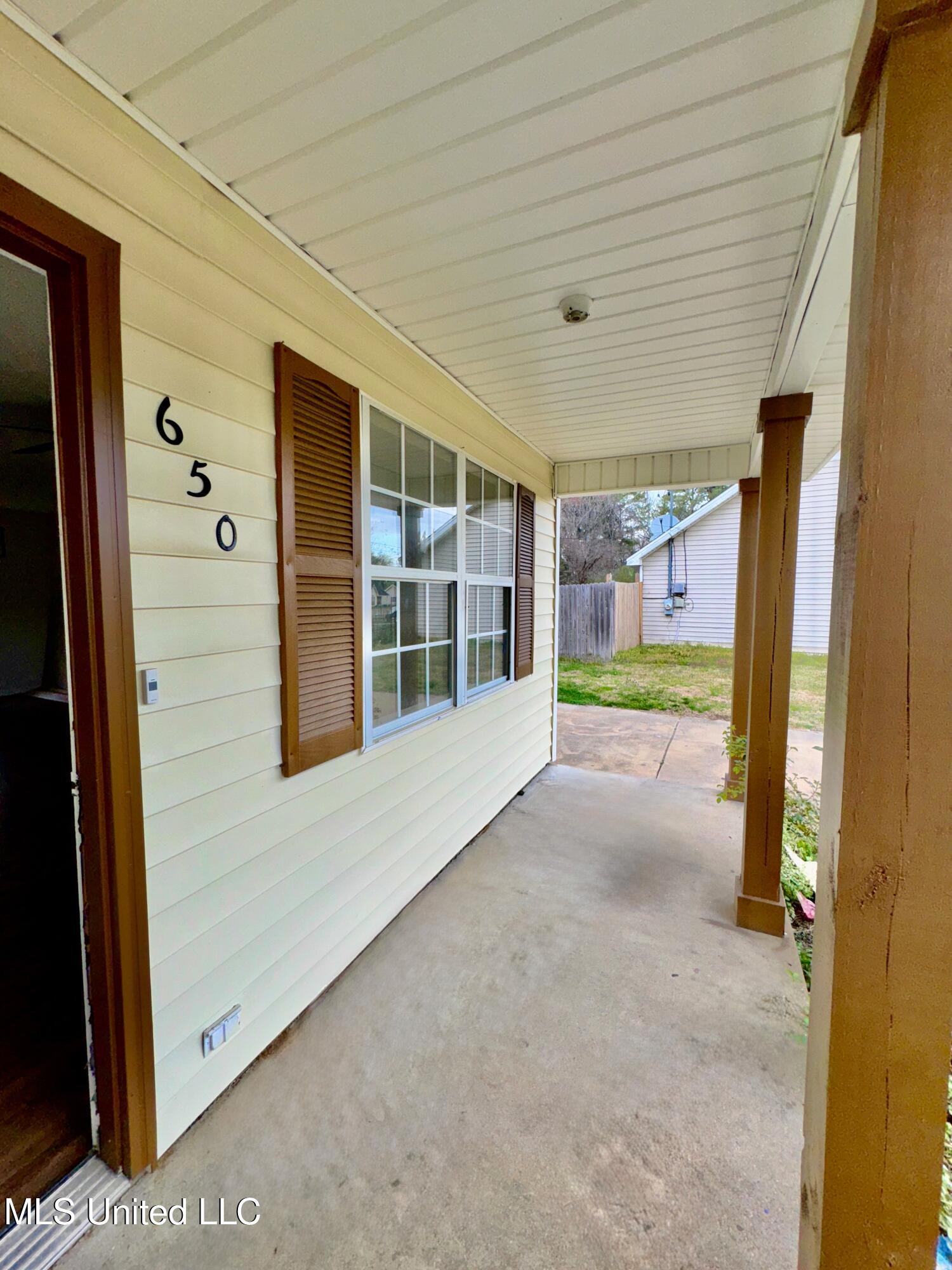 650 West Lake Drive Holly Springs, MS 38635 - Photo 2 of 9 Lake Dr porch