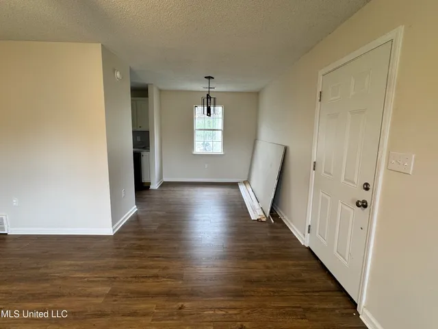 $184,900 | 650 West Lake Drive, Holly Springs, MS 38635