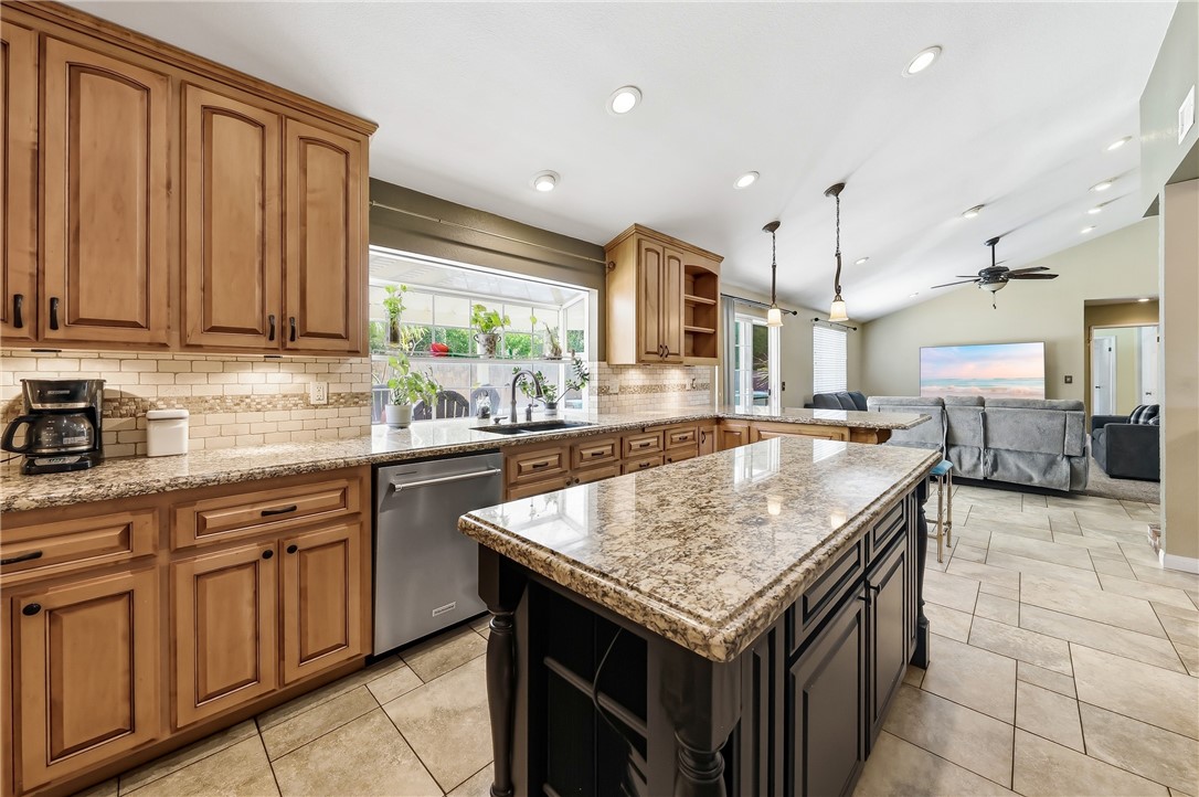 6691 Orangewood Road Highland, CA 92346 - Photo 17 of 71