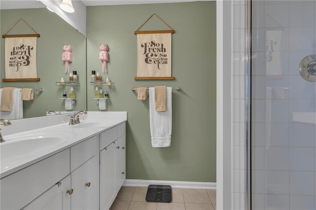 2002 Cade Drive Monaca, PA 15061 - Photo 15 of 19 Owners Bathroom