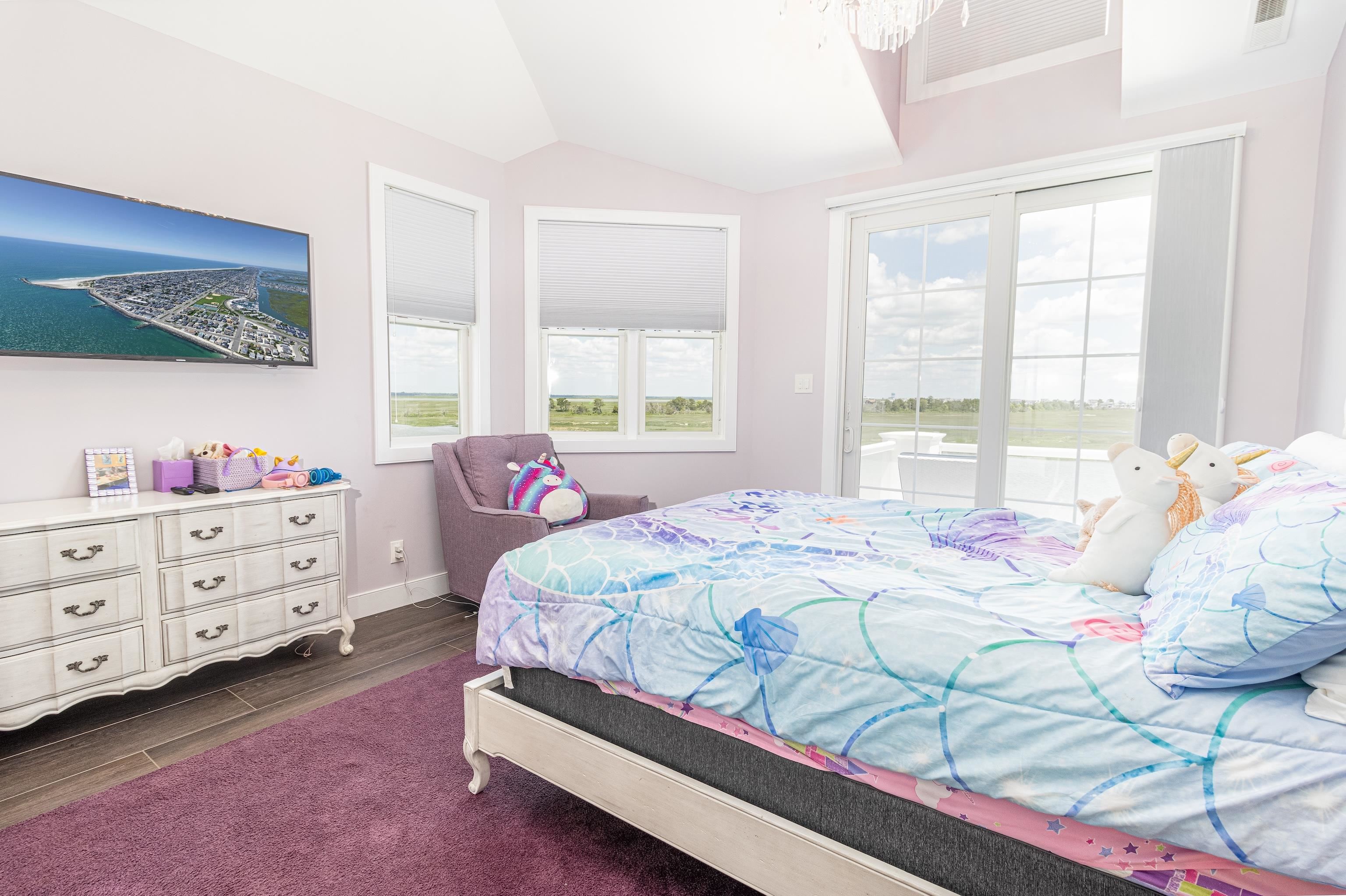 415 20th Avalon, NJ 08202 - Photo 28 of 50 a bedroom with a bed and window