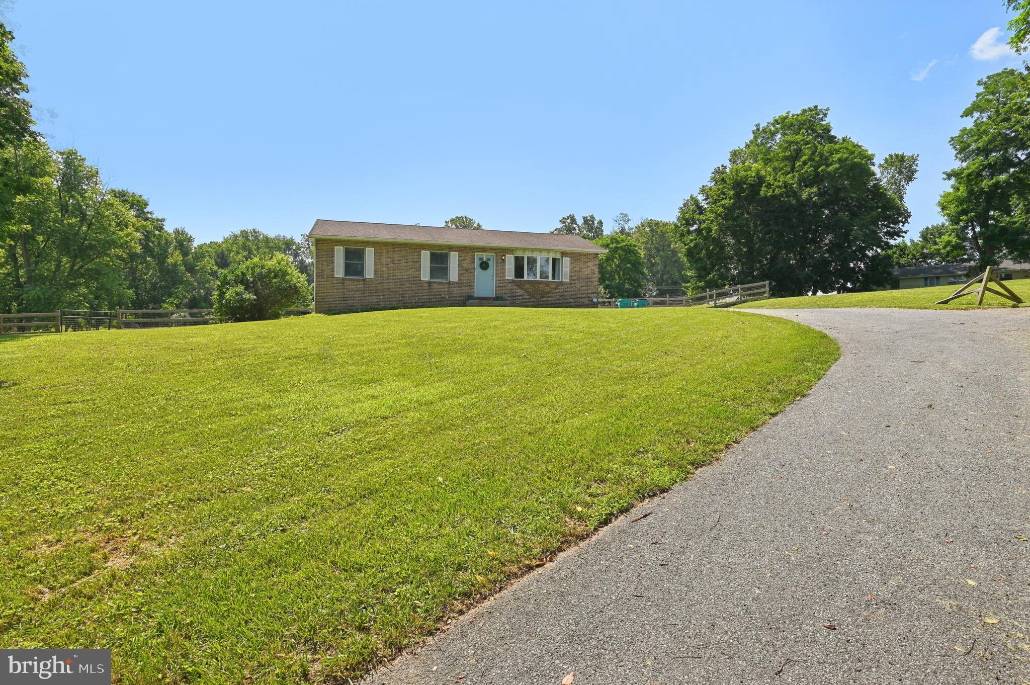 1693 Ridge Road Westminster, MD 21157 - Photo 5 of 54 Driveway