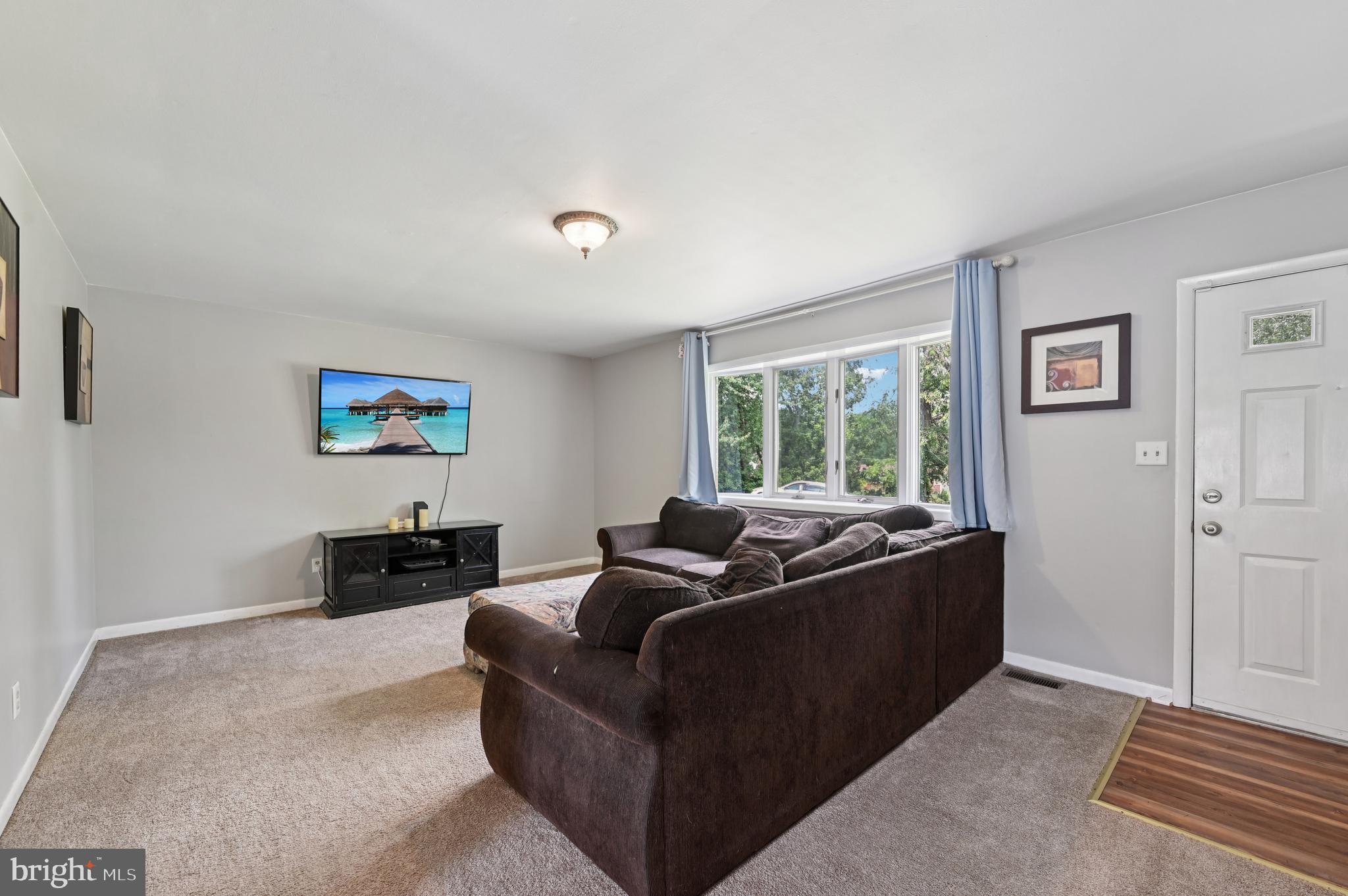 1693 Ridge Road Westminster, MD 21157 - Photo 9 of 54 Living Room