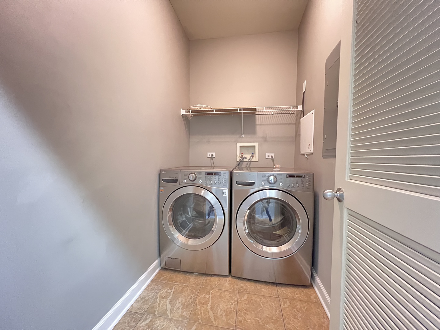 1911 South State Street, Unit 3 Chicago, IL 60616 - Photo 20 of 26 a utility room with sink dryer and washer