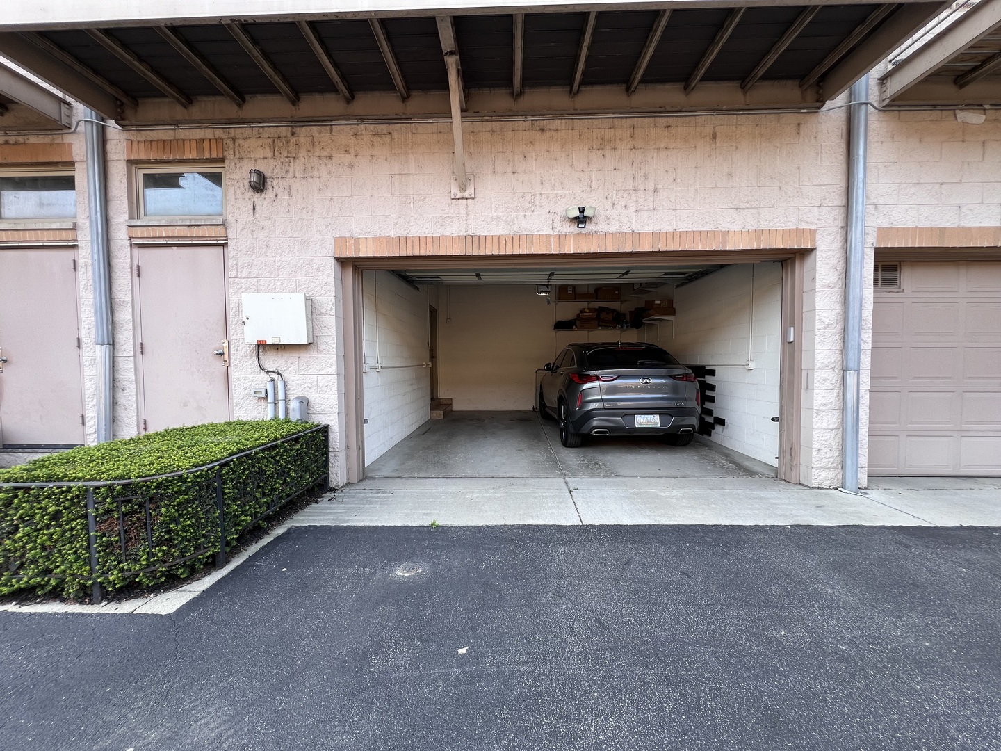 1911 South State Street, Unit 3 Chicago, IL 60616 - Photo 23 of 26 a car parked in parking garage