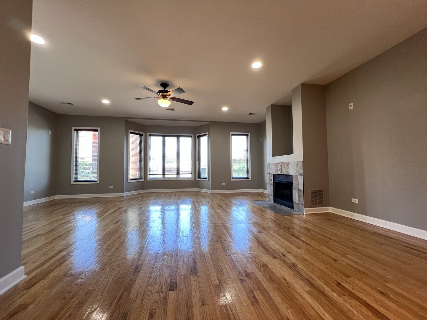 1911 South State Street, Unit 3 Chicago, IL 60616 - Photo 6 of 26 a view of an empty room with wooden floor and a window