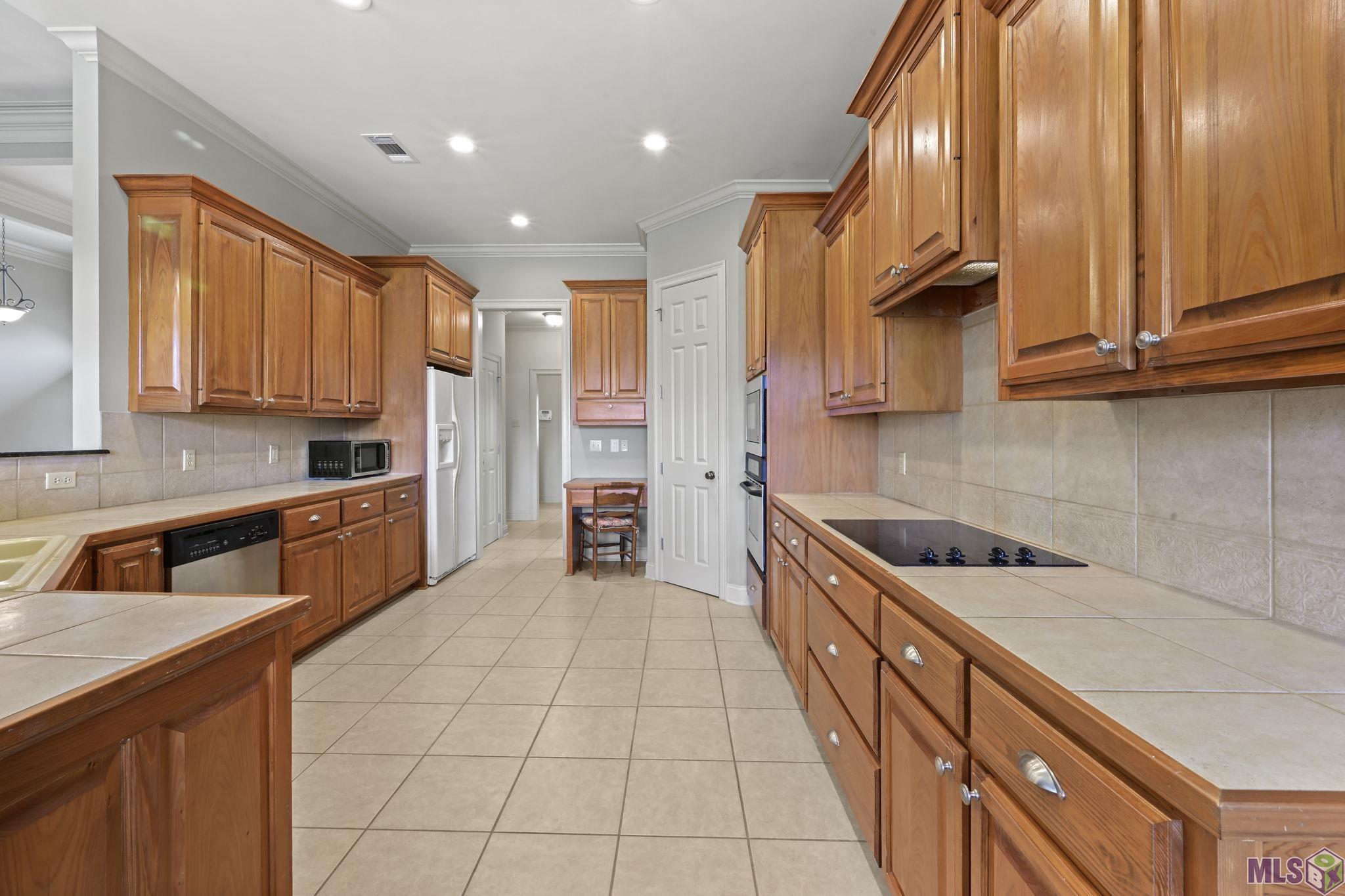 10606 Oak Bend Drive Baton Rouge, LA 70809 - Photo 8 of 25