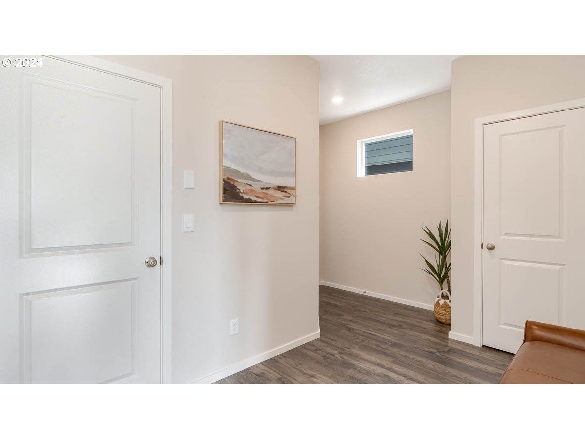 4994 Dilling Avenue Northeast Salem, OR 97301 - Photo 2 of 32