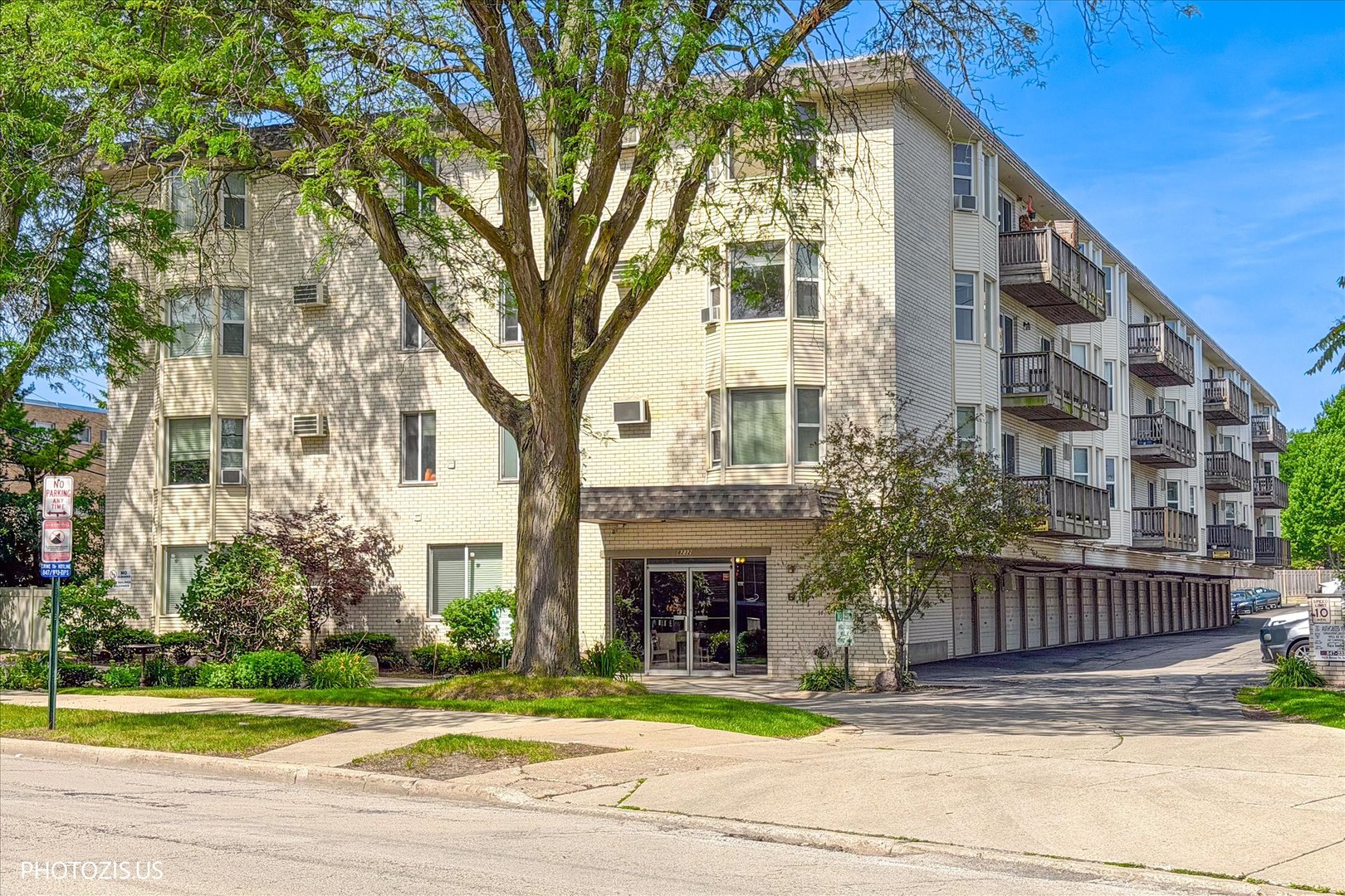 8232 Niles Center Road, Unit 311 Skokie, IL 60077 - Photo 2 of 12