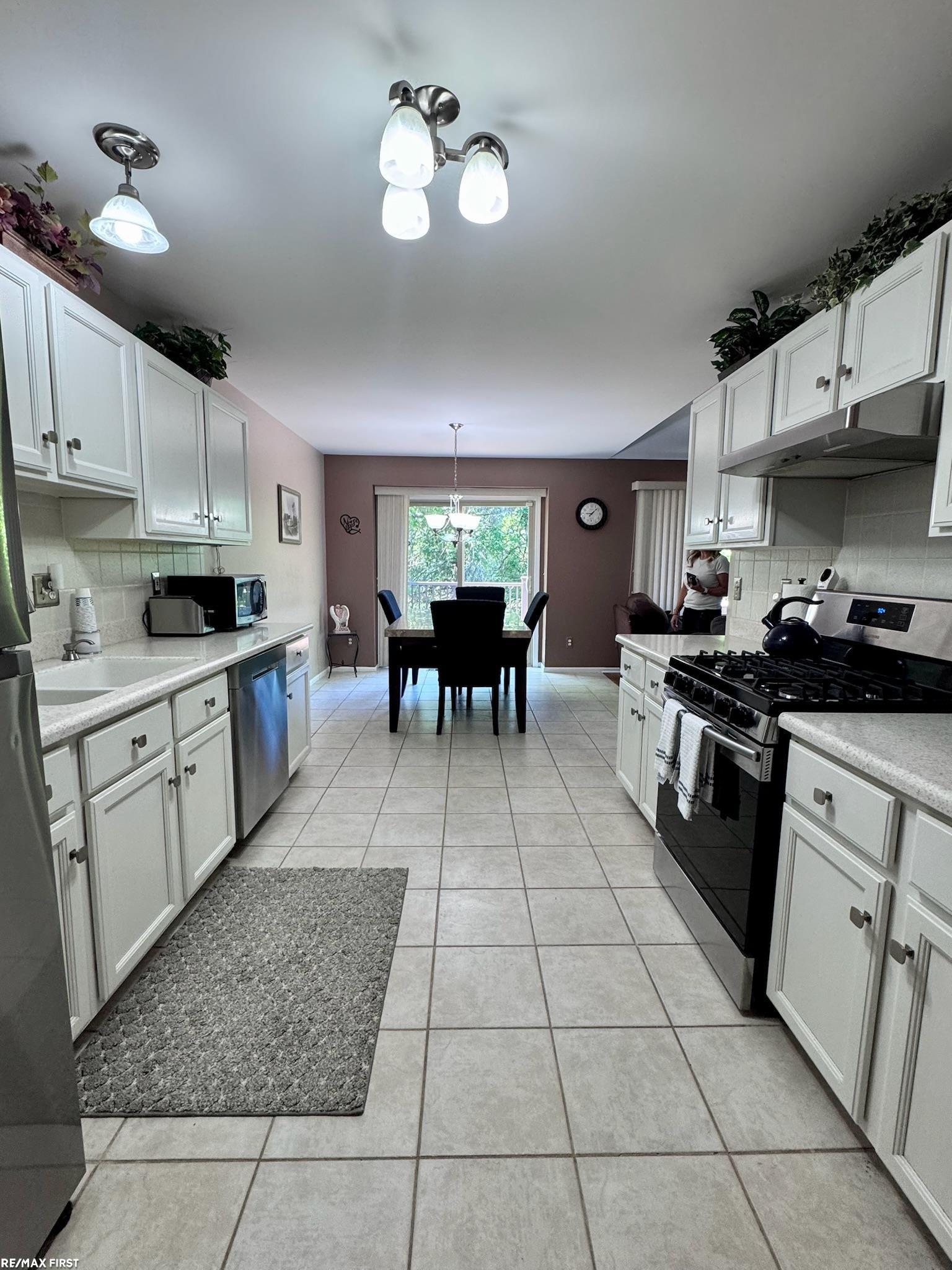 15330 Pebble Pointe Court Clinton Township, MI 48038 - Photo 10 of 33 50212419-3F3DB9F9-50D6-43D4-A773-0EC00633654C.JPG