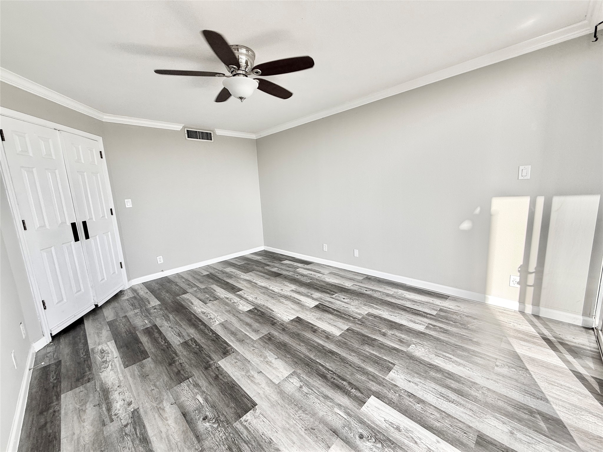 2016 Main Street, Unit 2204 Houston, TX 77002 - Photo 10 of 24 2nd room or office with French foors