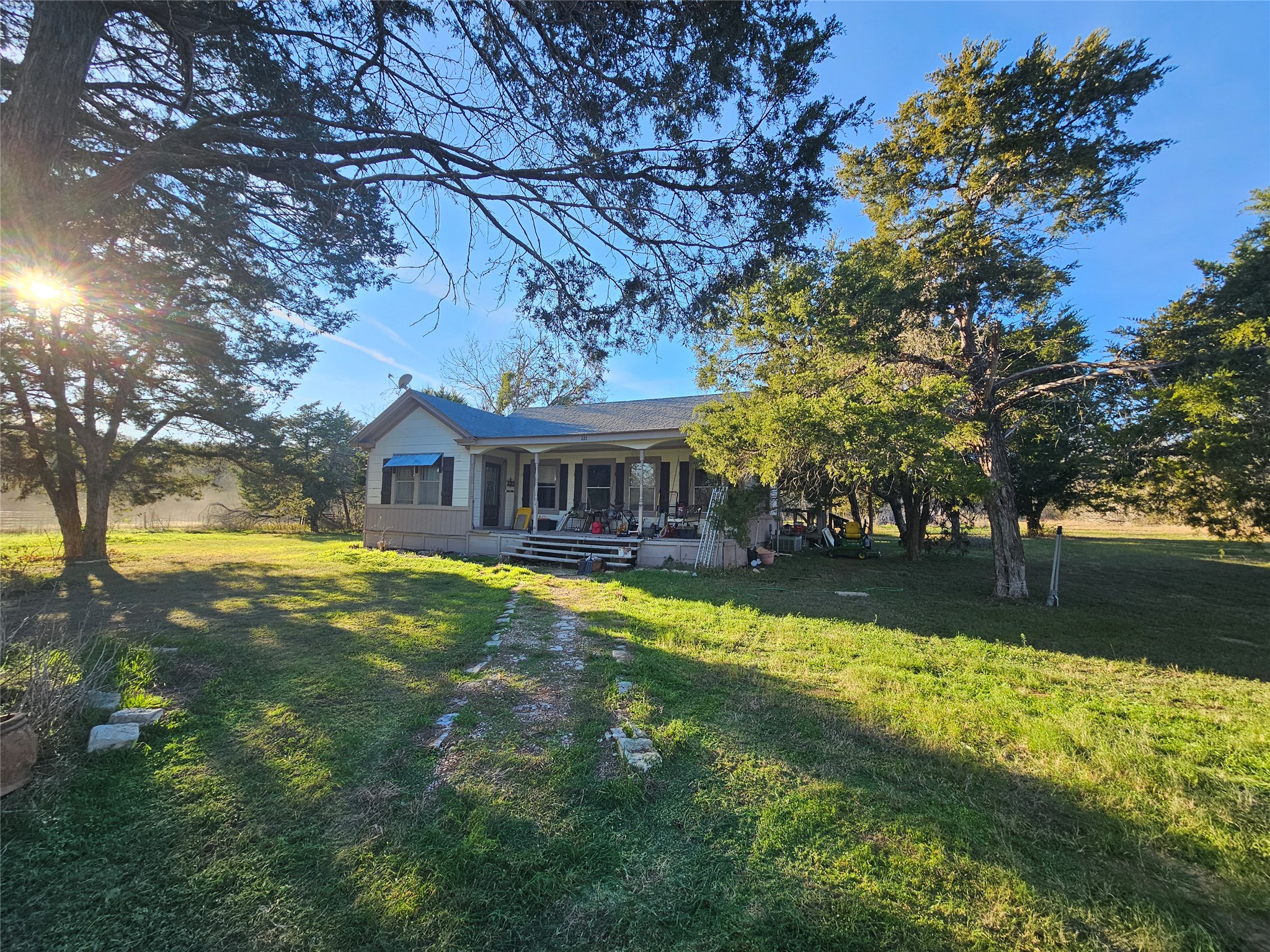 Front view of house featuring a lawn