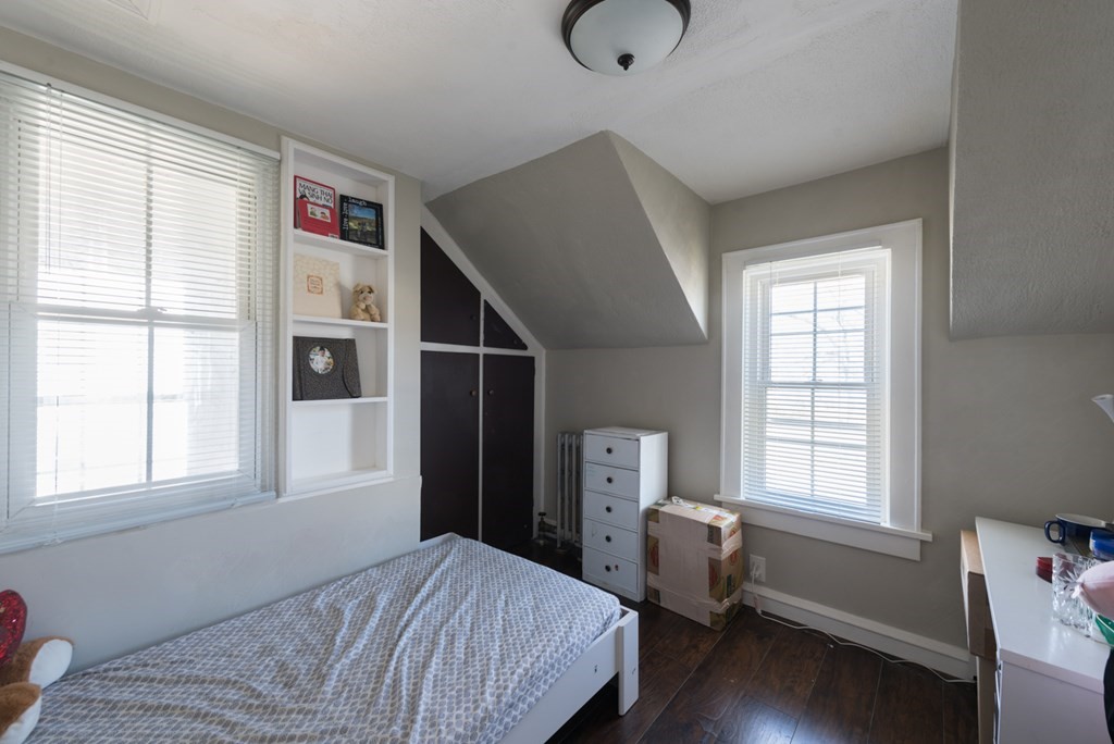 328 Oakland Street Springfield, MA 01108 - Photo 5 of 7 Gallery Image 5