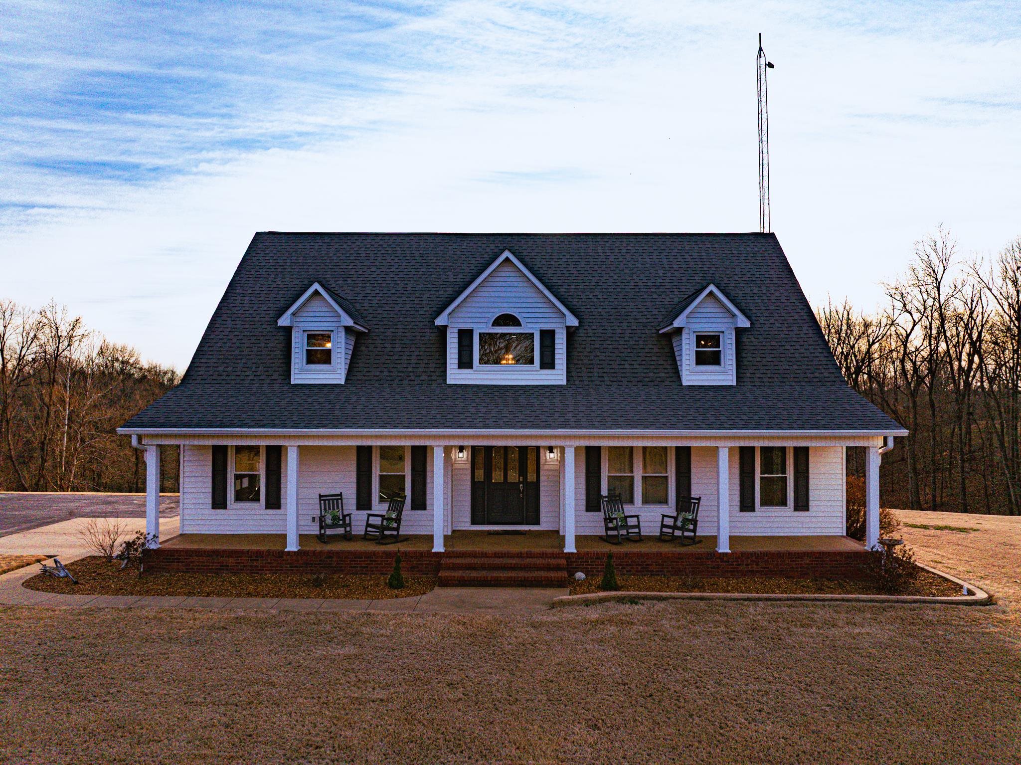 5030 Rogers Marshall Road Union City, TN 38261 - Photo 4 of 40 a front view of a house with a garden