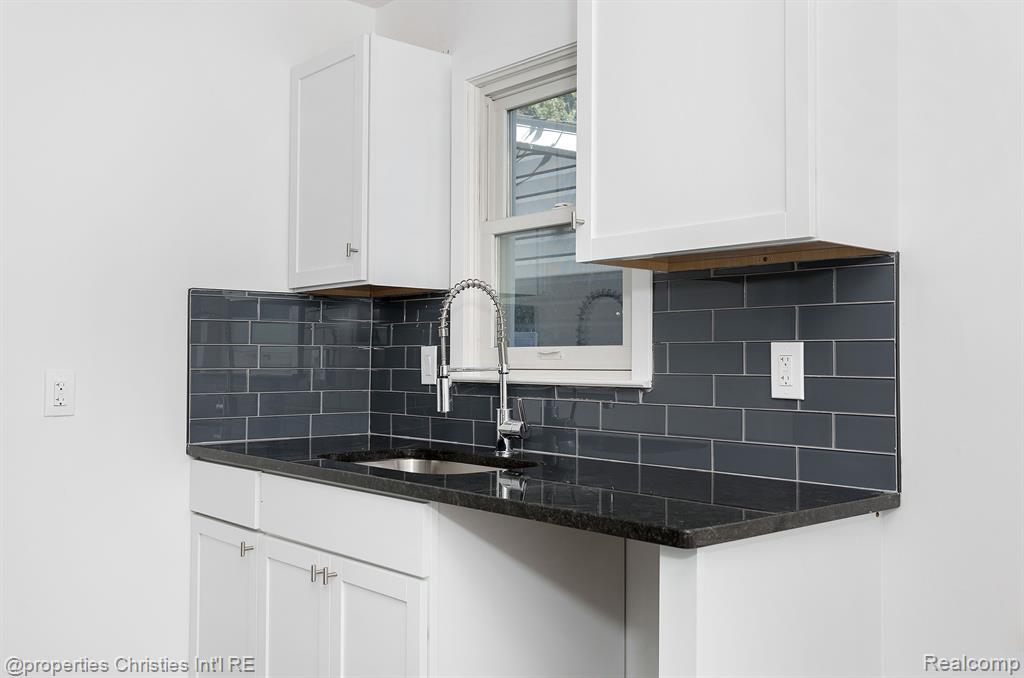 3802 Durham Road Royal Oak, MI 48073 - Photo 10 of 30