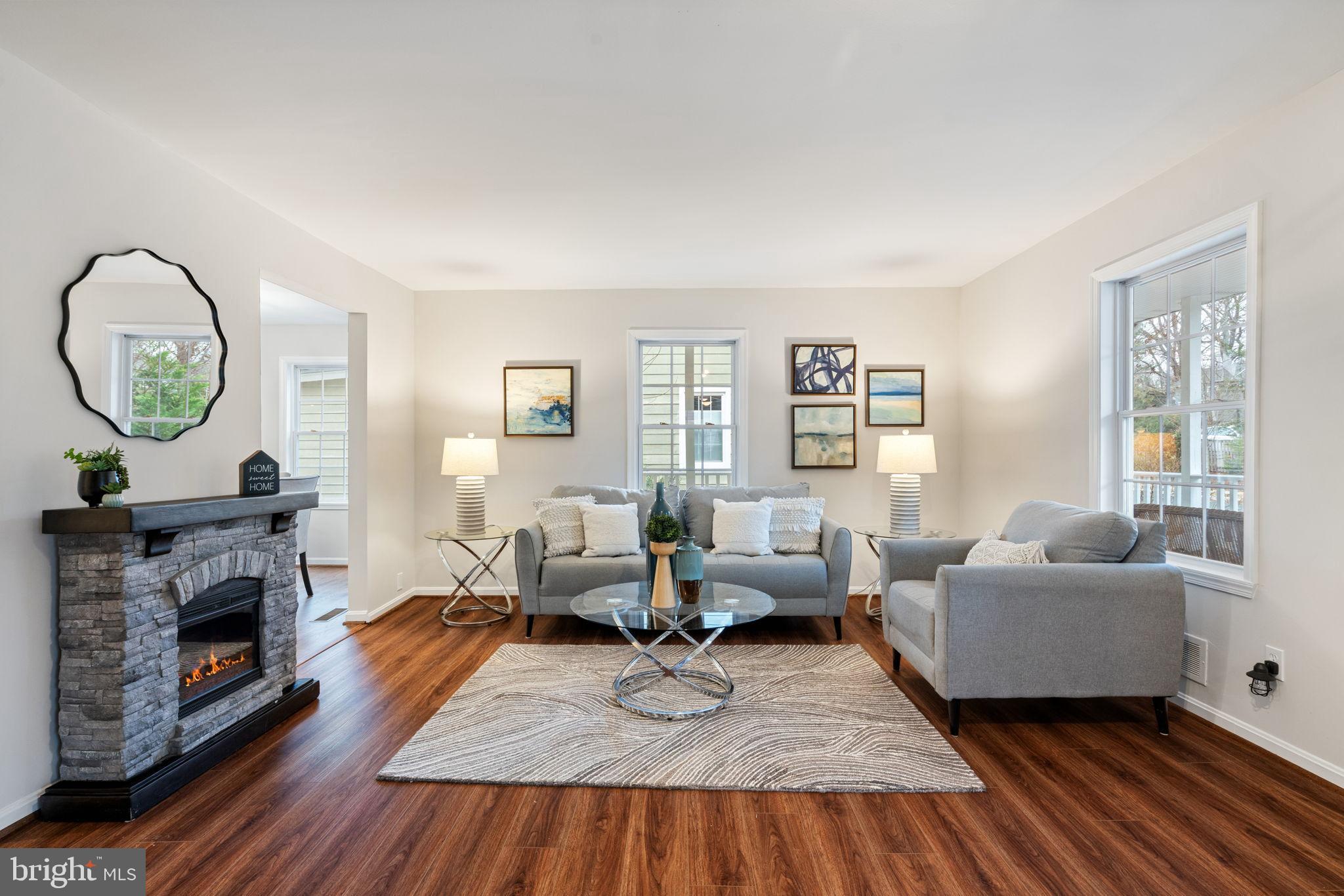 IN THE HEART OF FAIRFAX CITY, STEPS TO DOWNTOWN!