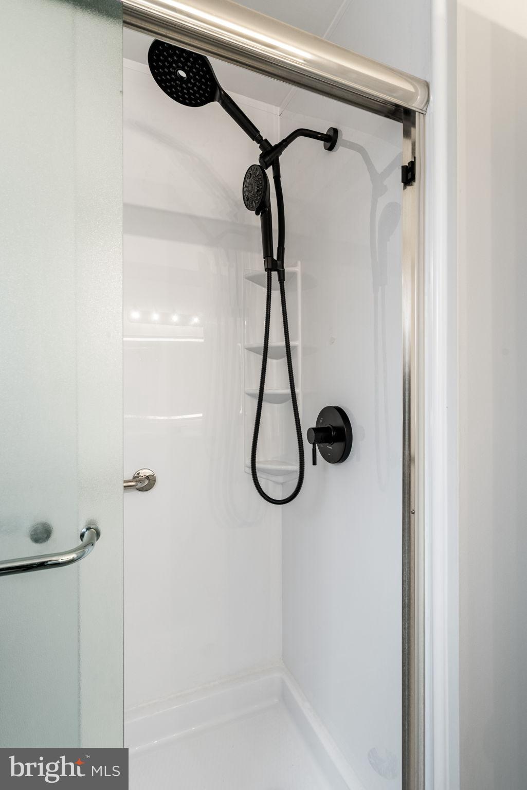 4009 Roberts Road Fairfax, VA 22032 - Photo 36 of 60 Upper level hall bath