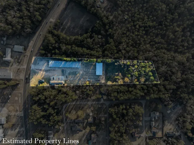 a view of a back yard