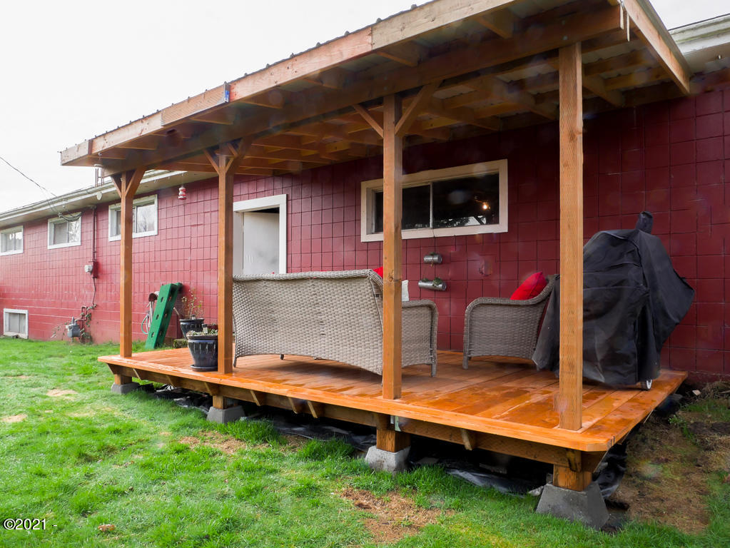 152 Northwest Grinstead Street Siletz, OR 97380 - Photo 16 of 30 New covered deck