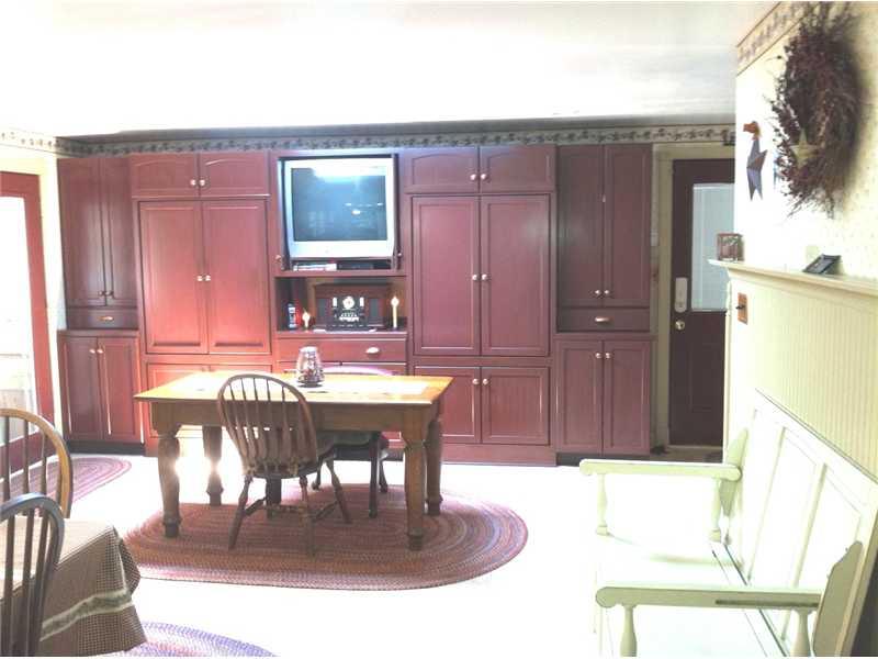 193 Burrell Hill Road Penn, PA 15675 - Photo 6 of 18 Kitchen.