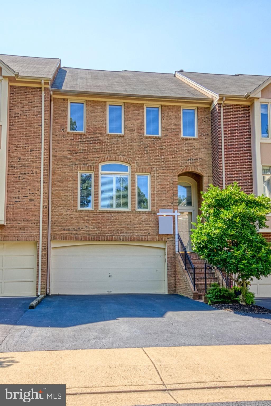 11502 Hemingway Drive Reston, VA 20194 - Photo 4 of 48