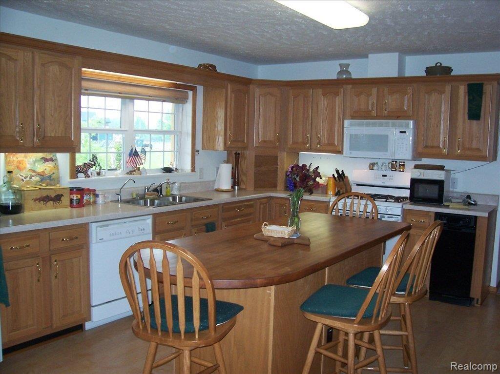 1276 Wheeling Road Imlay City, MI 48444 - Photo 4 of 10 1276 Wheeling Kitchen