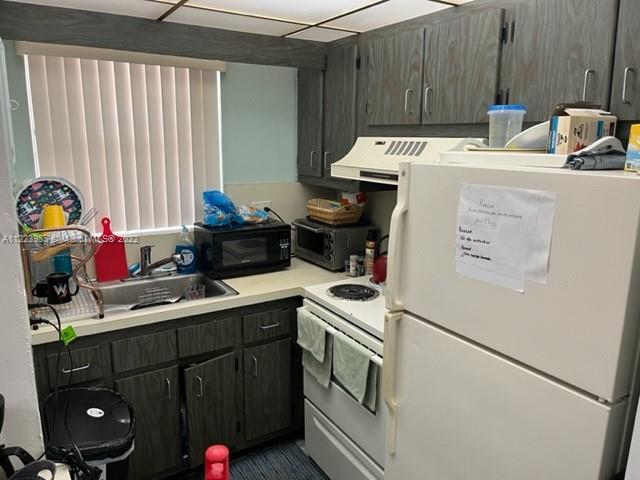 7505 Southwest 82nd Street, Unit 322 Miami, FL 33143 - Photo 4 of 10 a utility room with dryer and washer