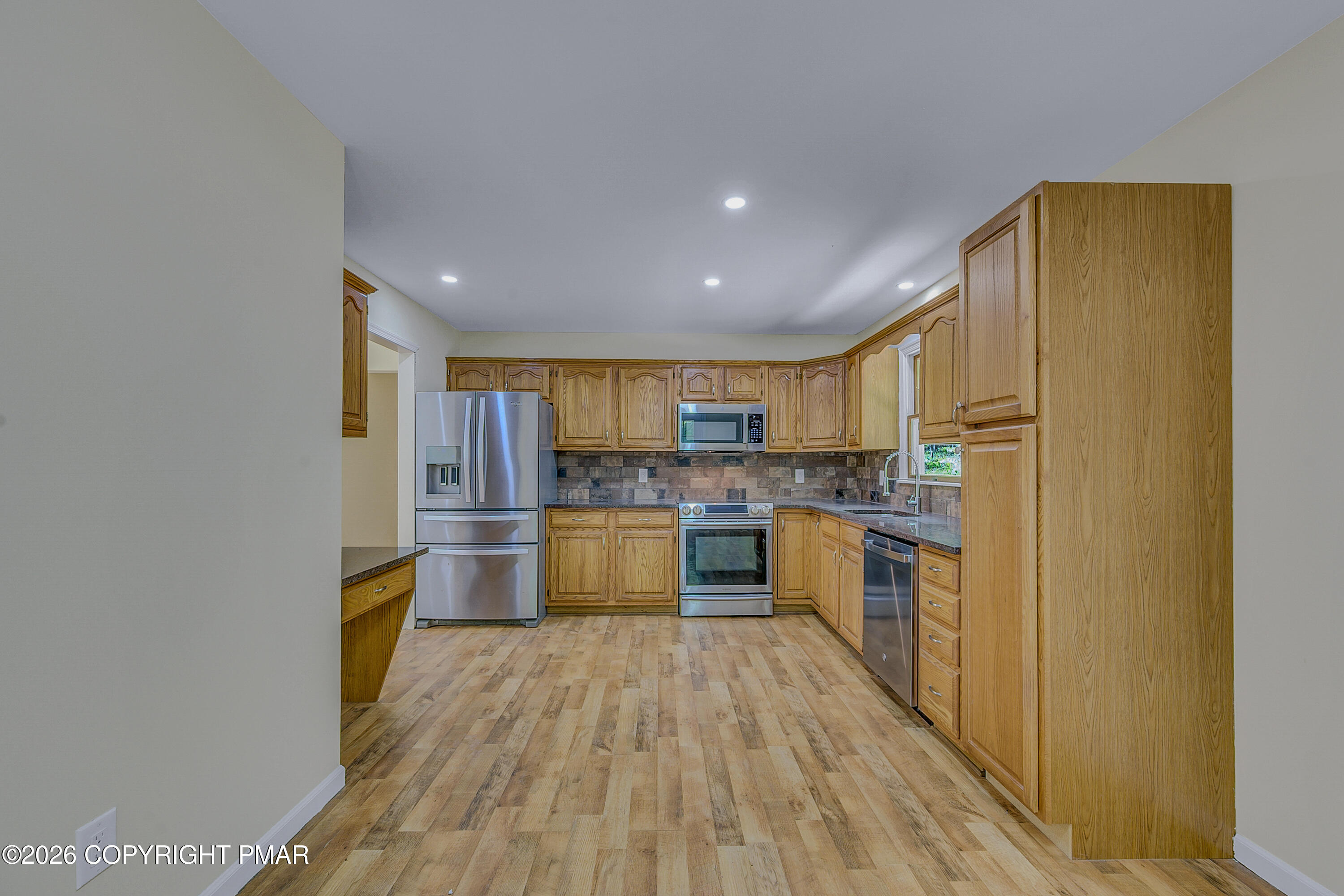 171 Foothill Boulevard Effort, PA 18330 - Photo 10 of 47 Kitchen/Dining