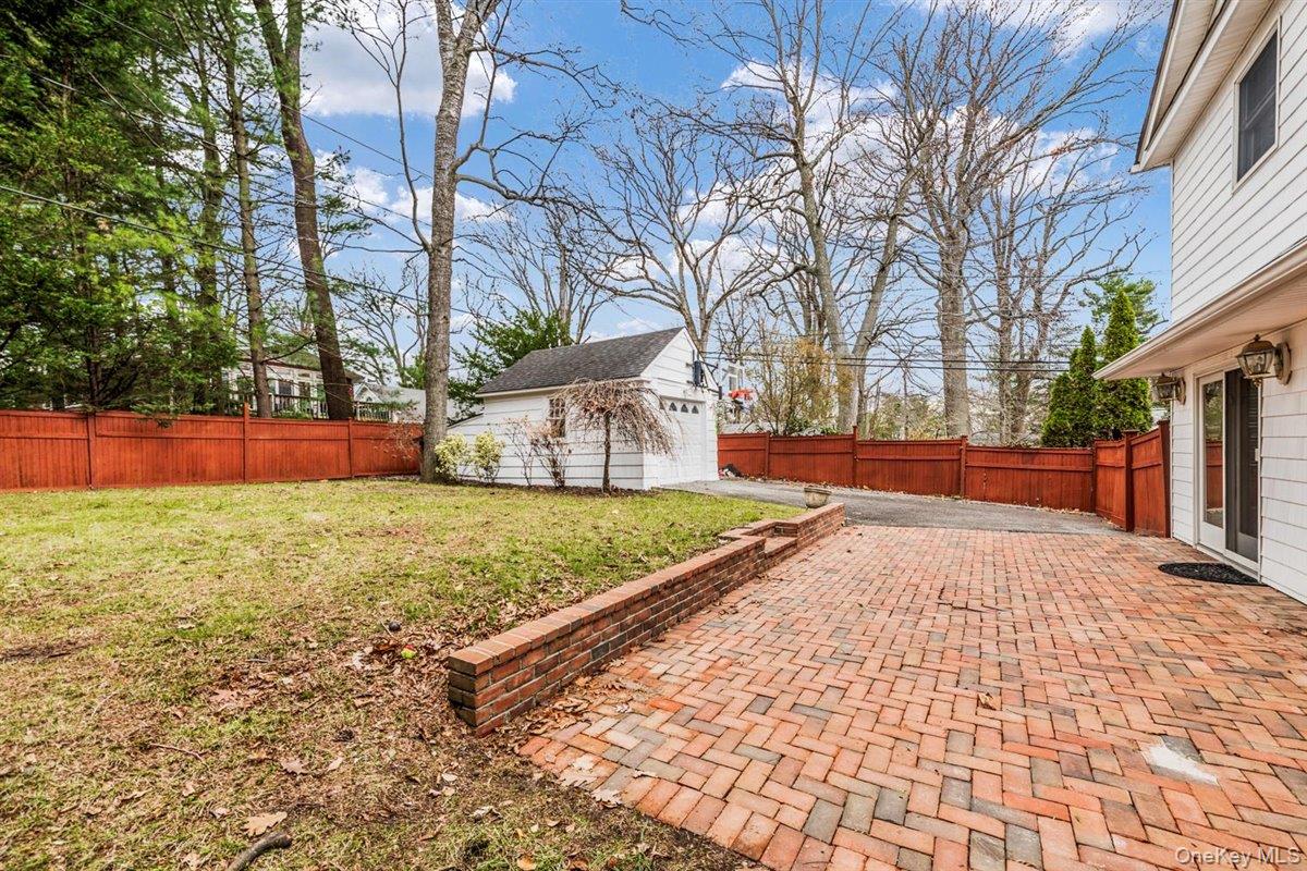 16 Lodge Road Great Neck, NY 11021 - Photo 20 of 24