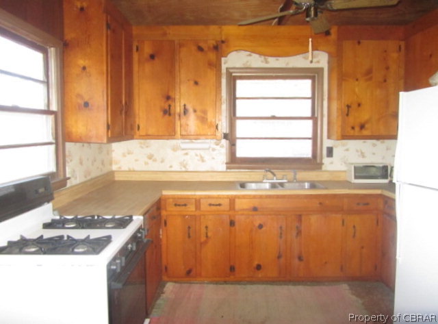 3263 Horse Road Hayes, VA 23072 - Photo 5 of 9 Kitchen