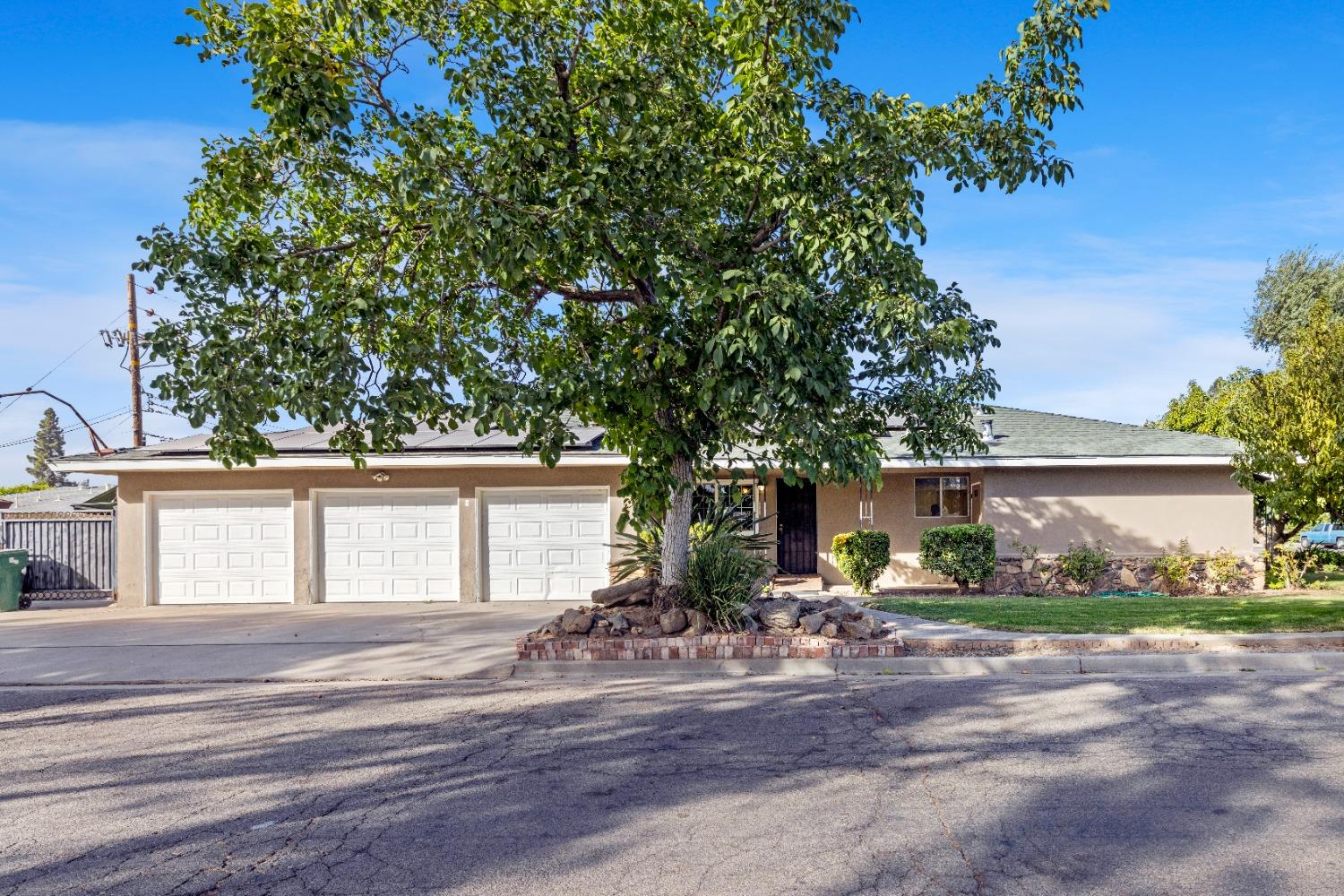 100 Hilton Street Madera, CA 93637 - Photo 5 of 30 a front view of a house with a yard
