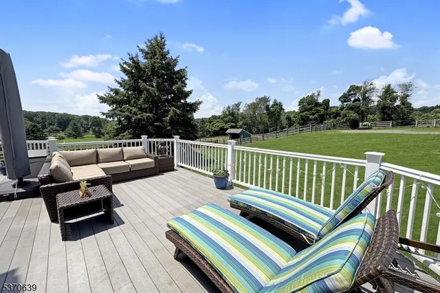 a view of sitting area with furniture