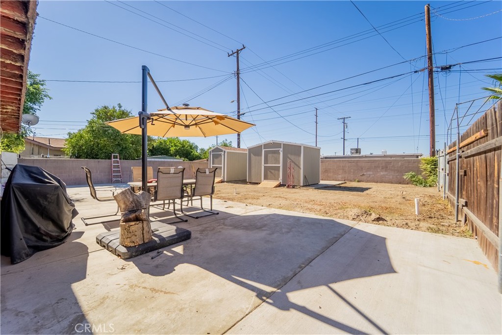 1709 Rialto Avenue Colton, CA 92324 - Photo 23 of 26 a view of a patio with a table chairs and wooden fence
