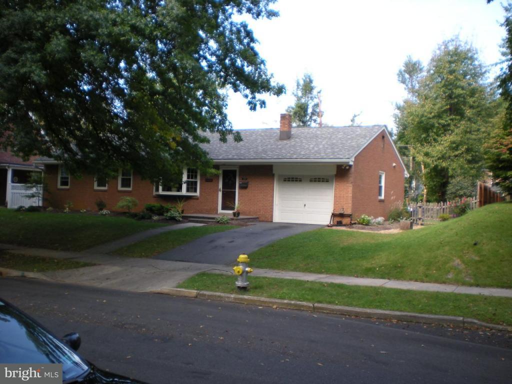 1629 Robin Road Lebanon, PA 17042 - Photo 1 of 10 Gallery Image 1