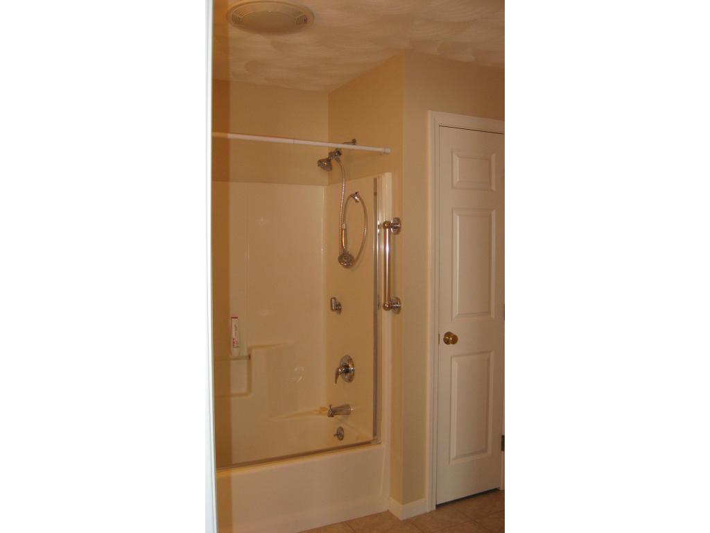 27 Hadleigh Road, Unit 27 Windham, NH 03087 - Photo 20 of 28