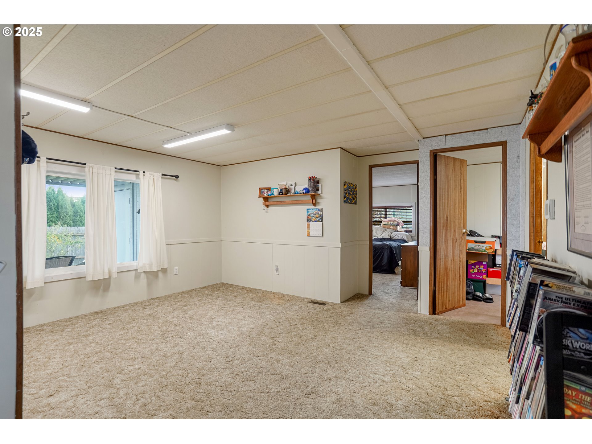 5422 Portland Road Northeast, Unit 56 Salem, OR 97305 - Photo 18 of 38 a view of a livingroom with furniture