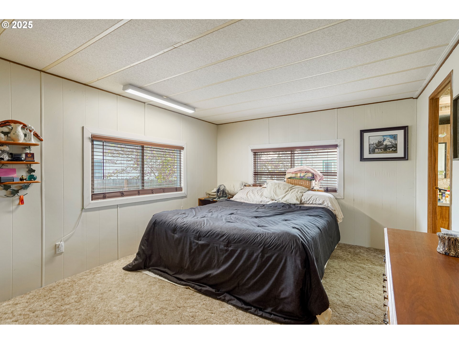 5422 Portland Road Northeast, Unit 56 Salem, OR 97305 - Photo 22 of 38 a bedroom with a bed and a window