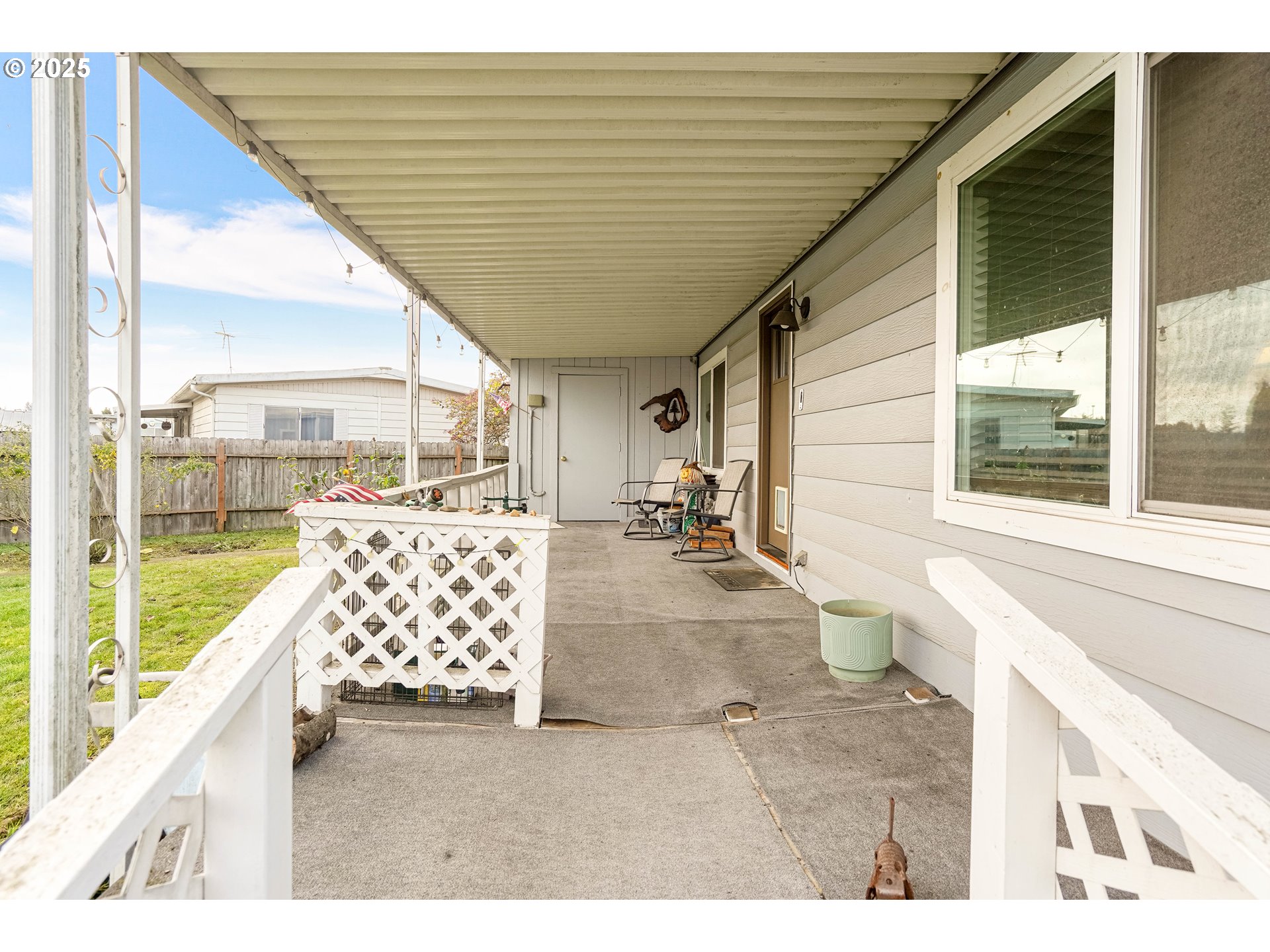 5422 Portland Road Northeast, Unit 56 Salem, OR 97305 - Photo 4 of 38 a very nice looking room with a large window