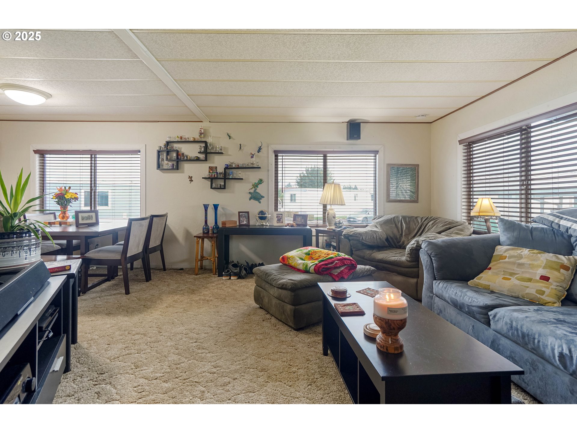 5422 Portland Road Northeast, Unit 56 Salem, OR 97305 - Photo 6 of 38 a living room with furniture and a window
