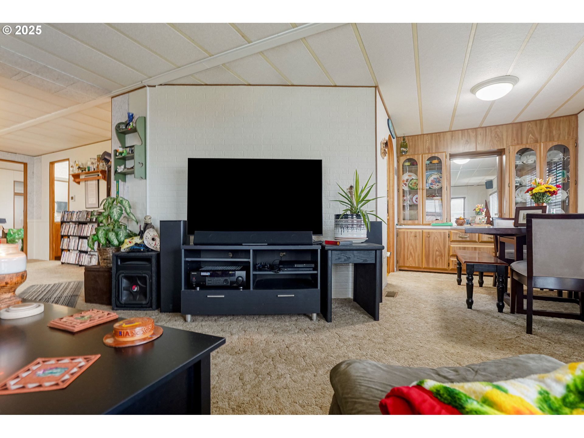 5422 Portland Road Northeast, Unit 56 Salem, OR 97305 - Photo 9 of 38 a living room with furniture and a flat screen tv