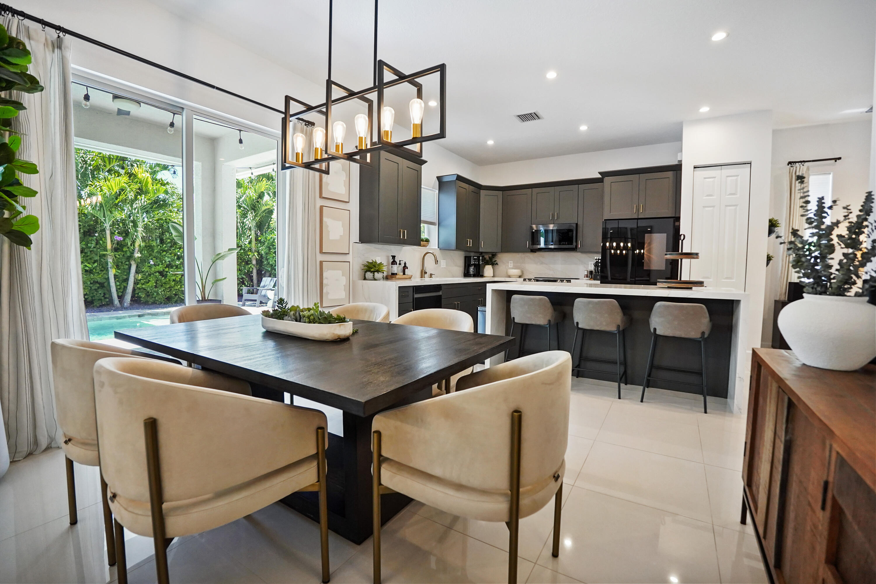 3914 La Rambla Lake Worth, FL 33467 - Photo 14 of 43 17 Dining area 03