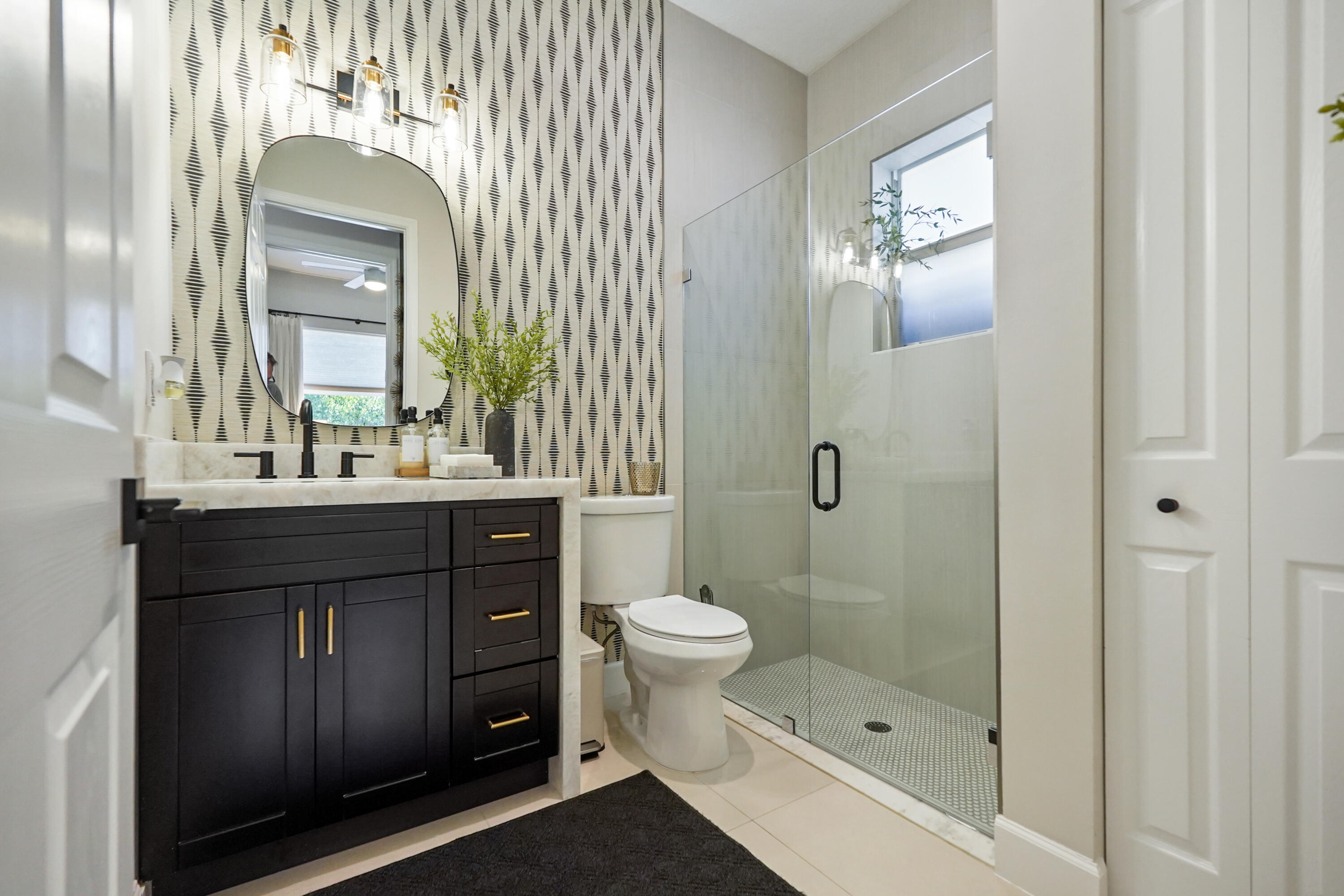 3914 La Rambla Lake Worth, FL 33467 - Photo 18 of 43 16 Bathroom 01