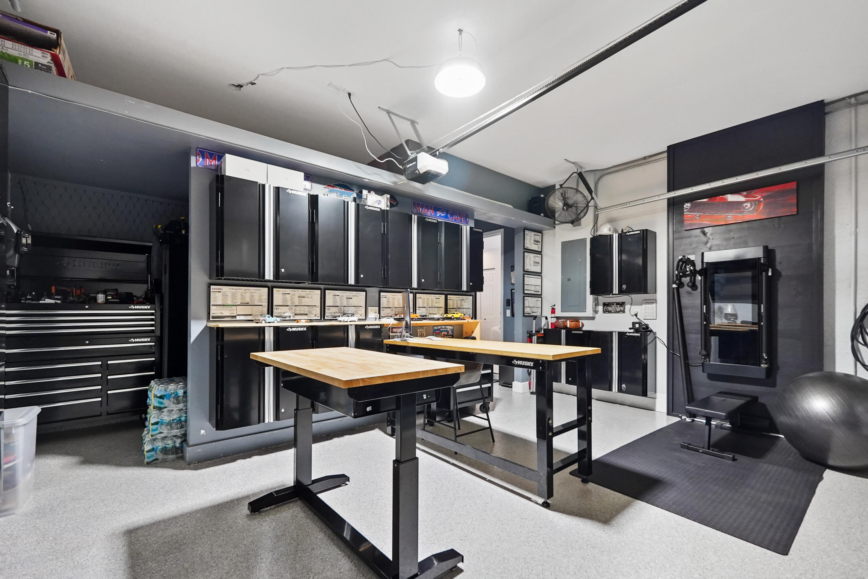 3914 La Rambla Lake Worth, FL 33467 - Photo 22 of 43 22 garage 03