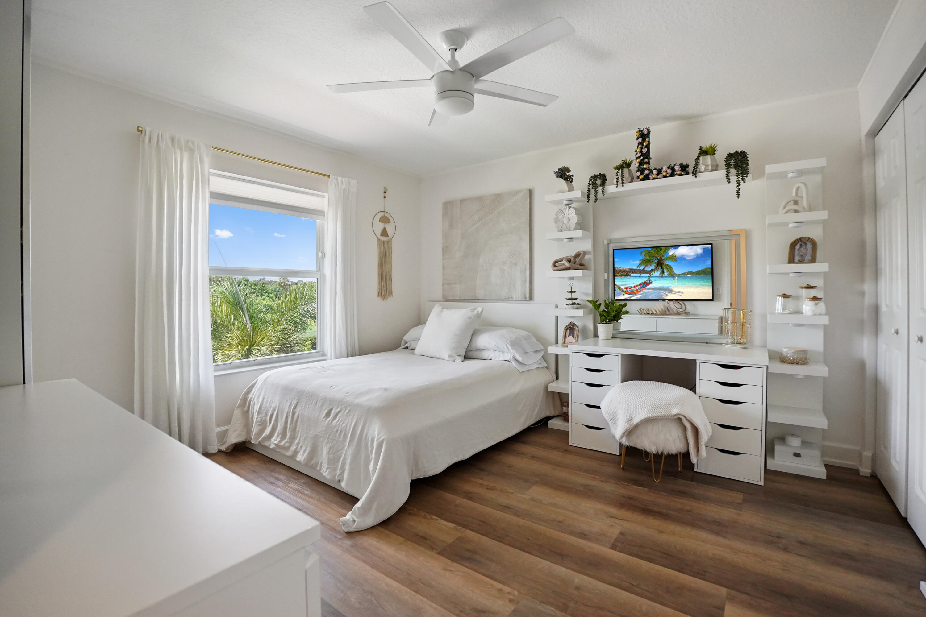 3914 La Rambla Lake Worth, FL 33467 - Photo 24 of 43 27 Bedroom 01