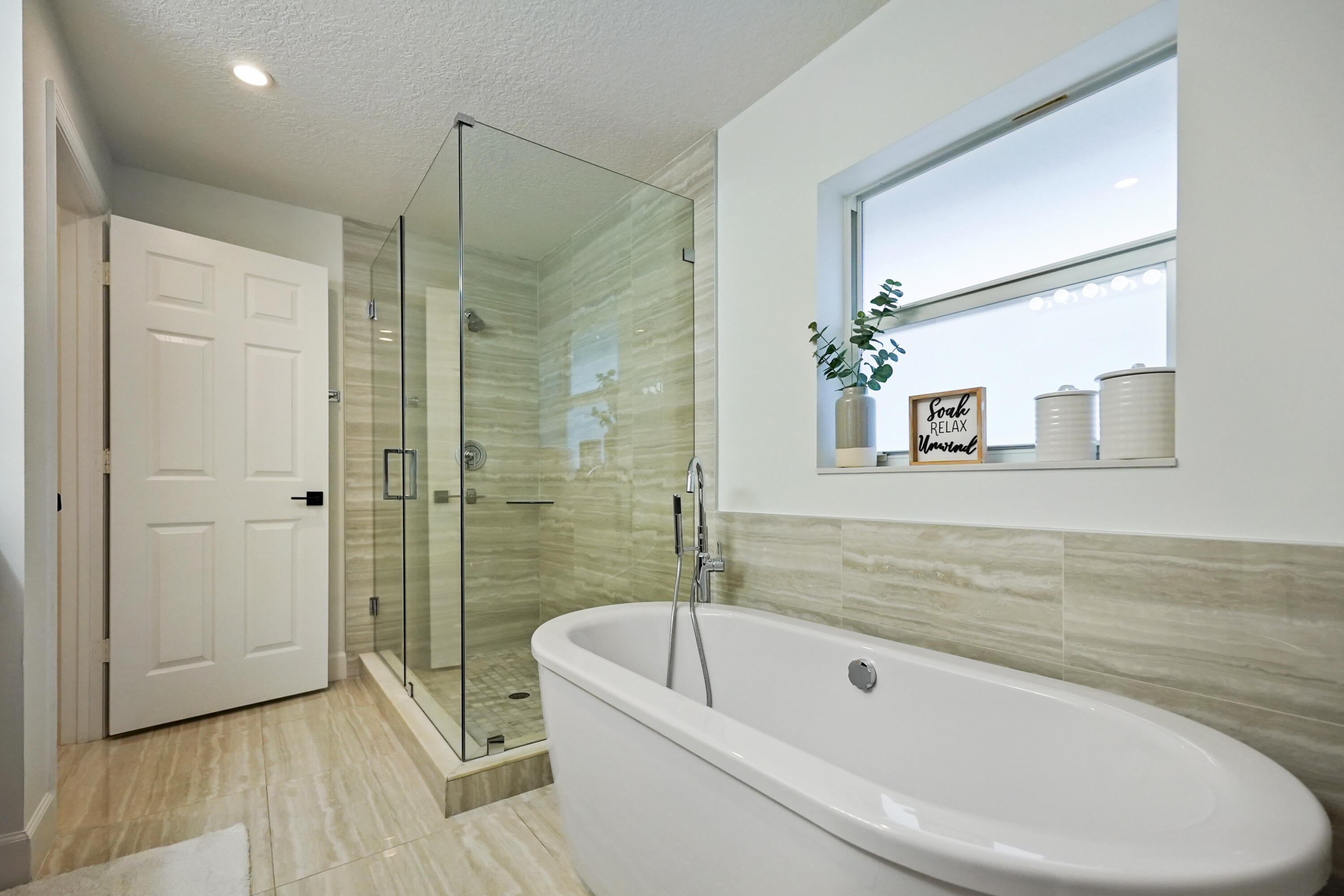 3914 La Rambla Lake Worth, FL 33467 - Photo 37 of 43 41 Bathroom 01