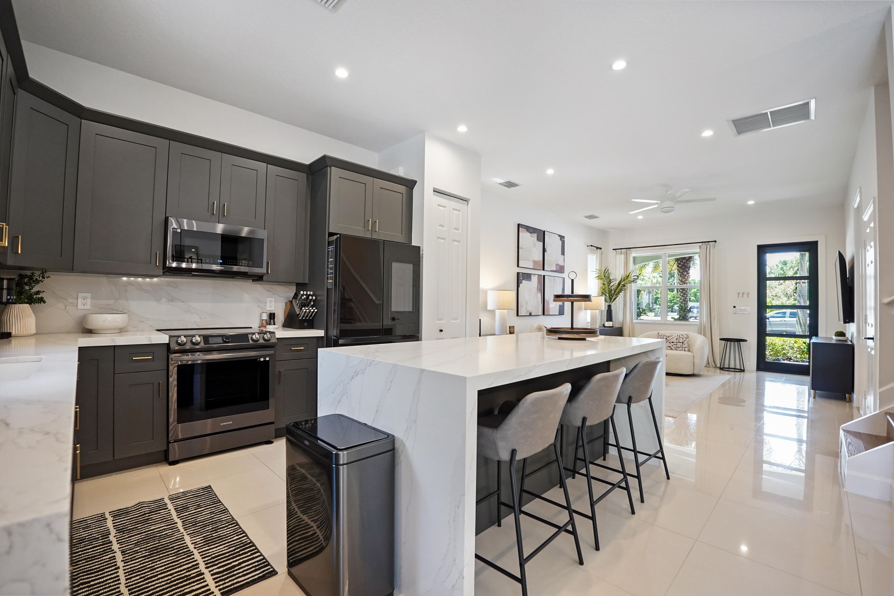 3914 La Rambla Lake Worth, FL 33467 - Photo 10 of 43 10 Kitchen 03