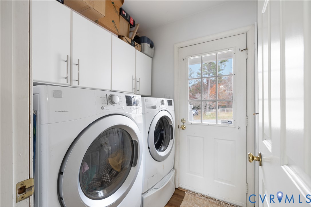 7736 Secretariat Drive Midlothian, VA 23112 - Photo 21 of 35 a utility room with dryer and washer