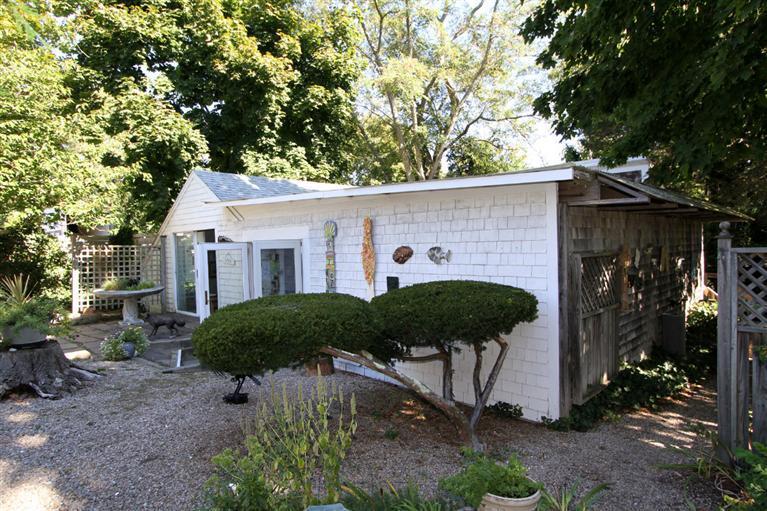 40 Main Street Wellfleet, MA 02667 - Photo 10 of 35 a front view of a house with garden